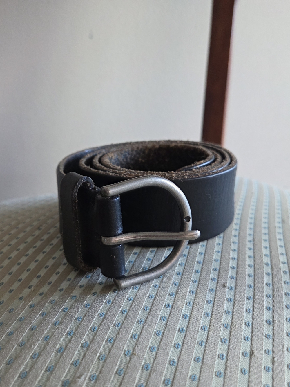 American Eagle Outfitters Black Leather Belt with Rounded Metal Buckle